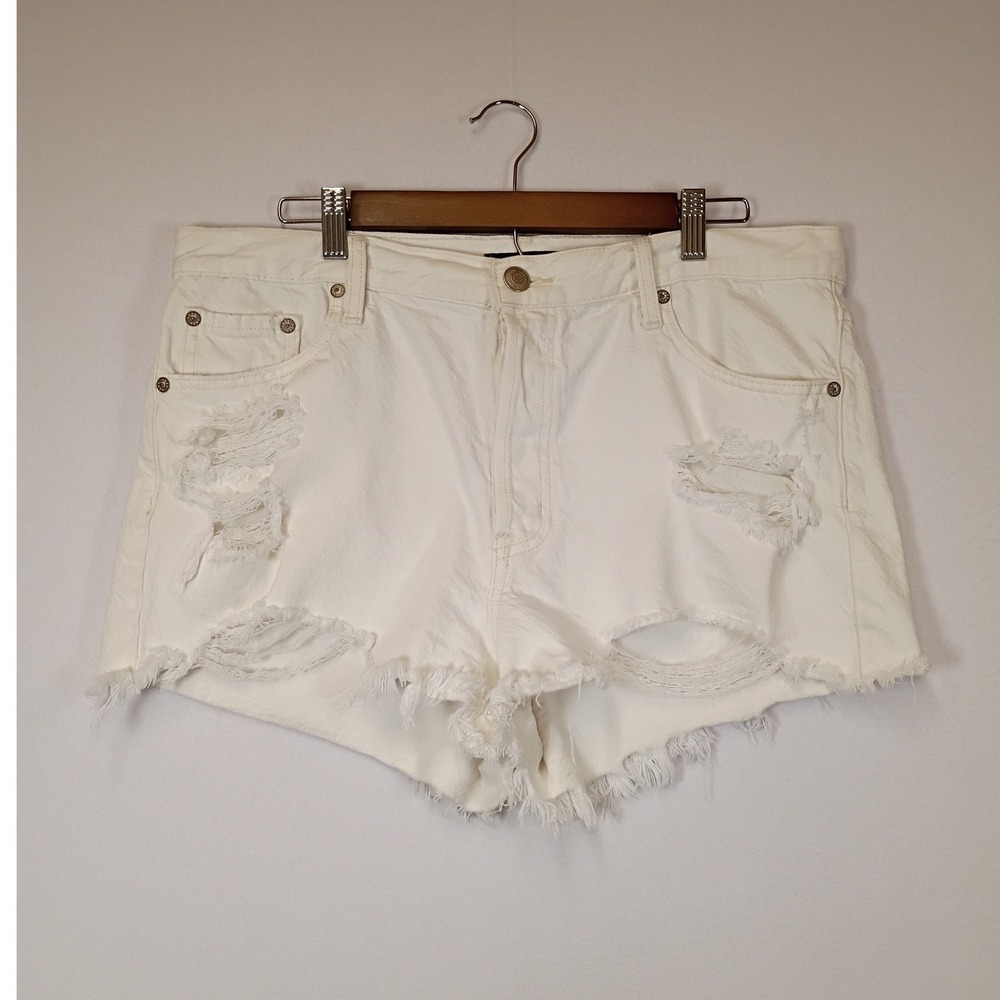 Distressed Aeropostale Women 12 White Boyfriend Denim Shorts Button Fly Shredded